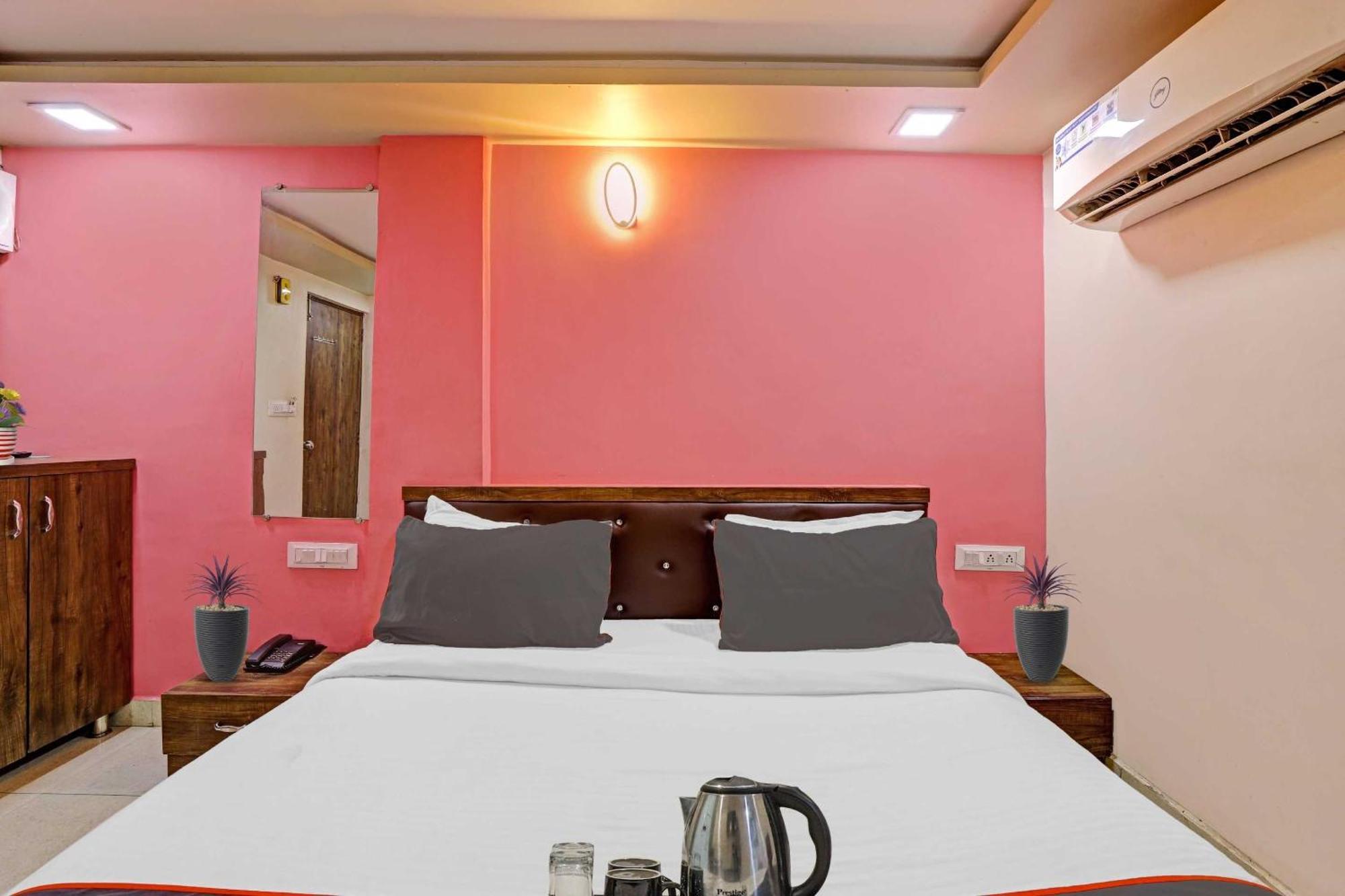 Hotel O Royal Ahmedabad Exterior photo