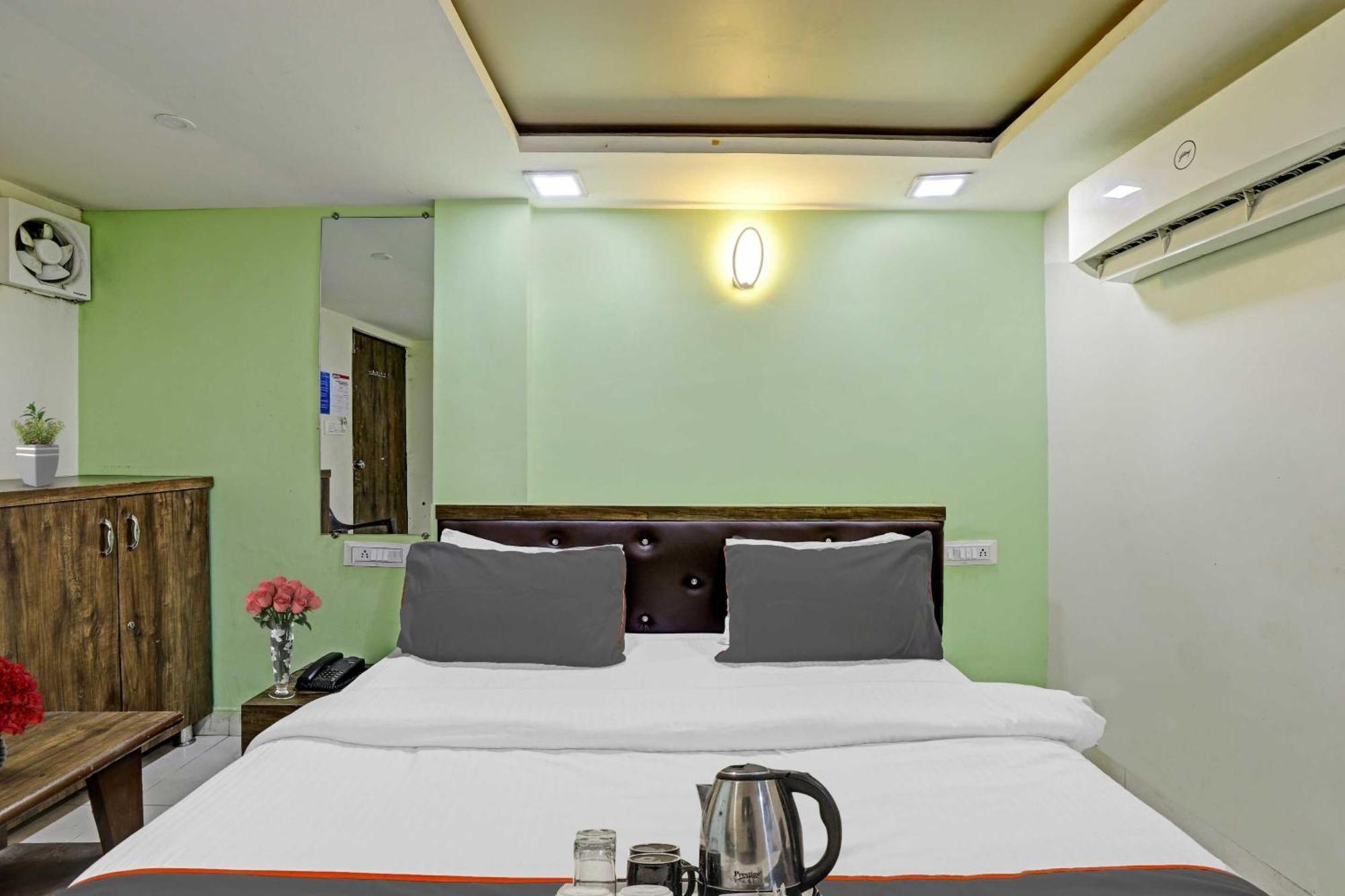 Hotel O Royal Ahmedabad Exterior photo