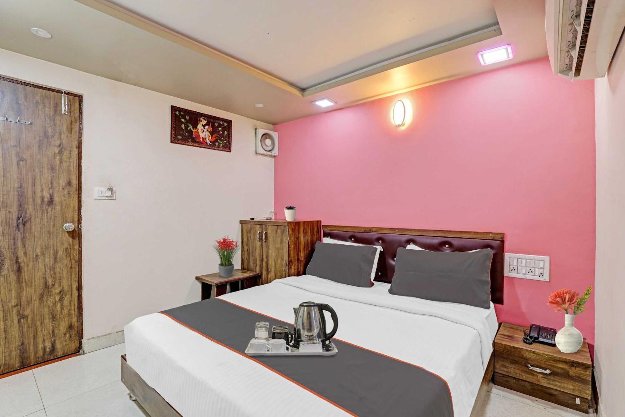 Hotel O Royal Ahmedabad Exterior photo