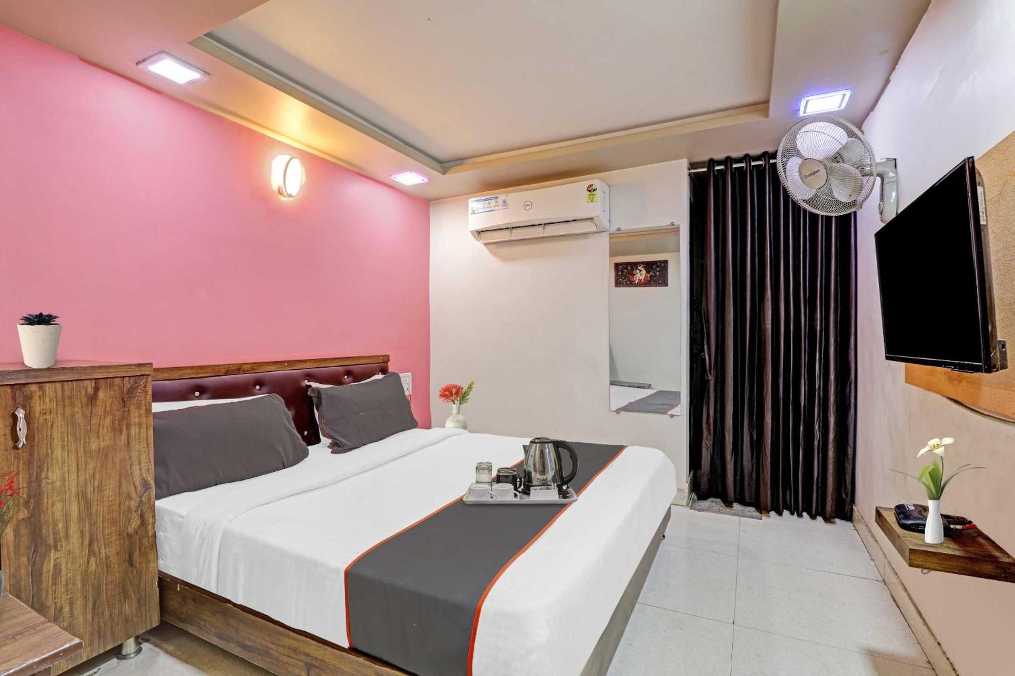 Hotel O Royal Ahmedabad Exterior photo