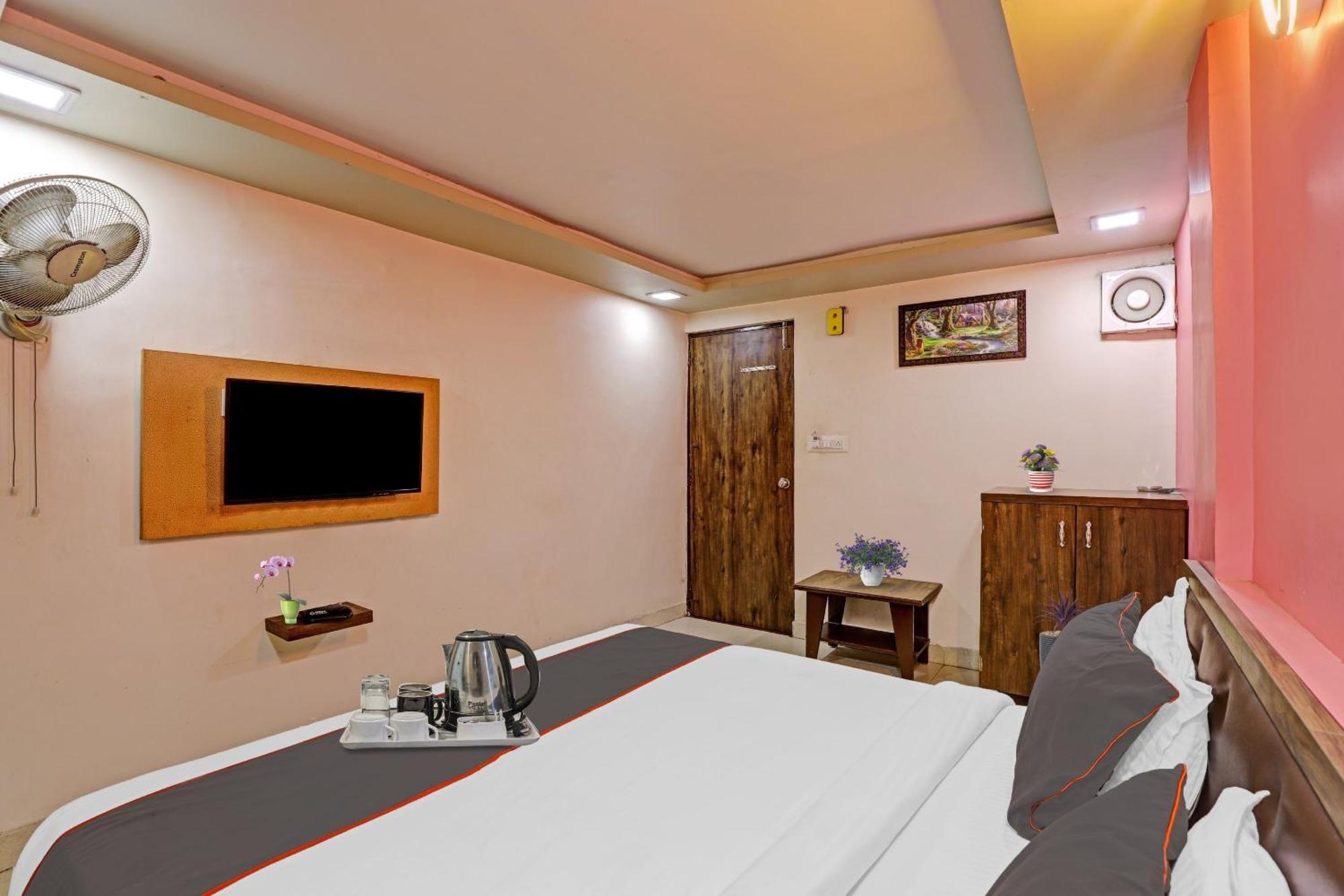 Hotel O Royal Ahmedabad Exterior photo