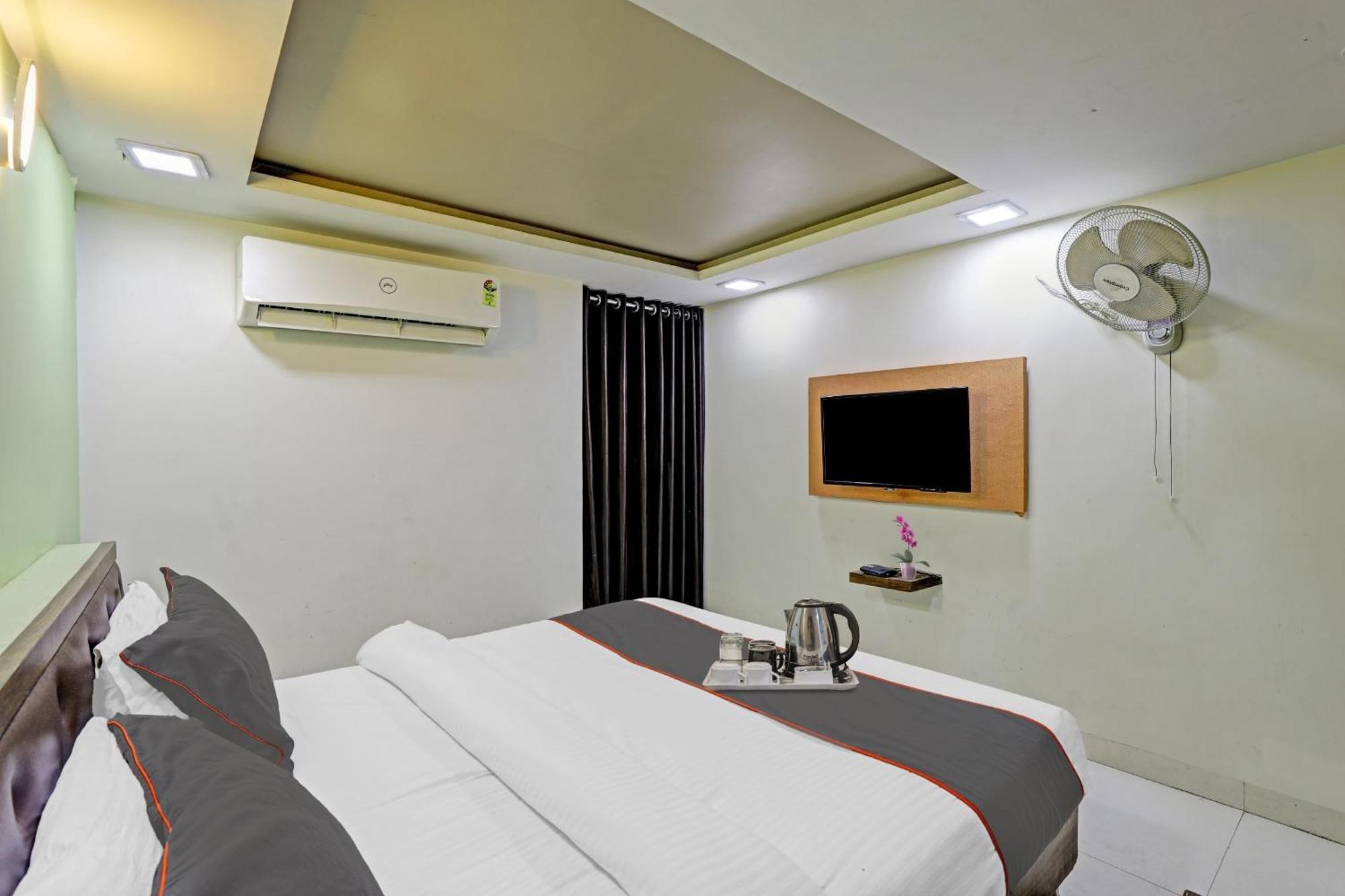 Hotel O Royal Ahmedabad Exterior photo