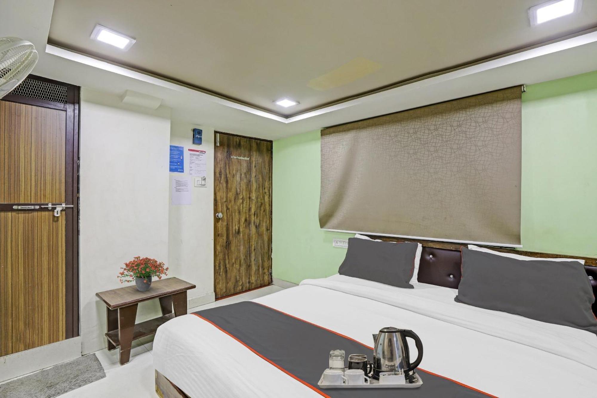 Hotel O Royal Ahmedabad Exterior photo