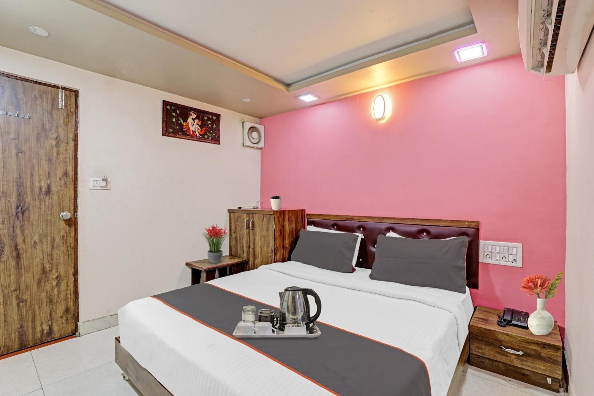 Hotel O Royal Ahmedabad Exterior photo