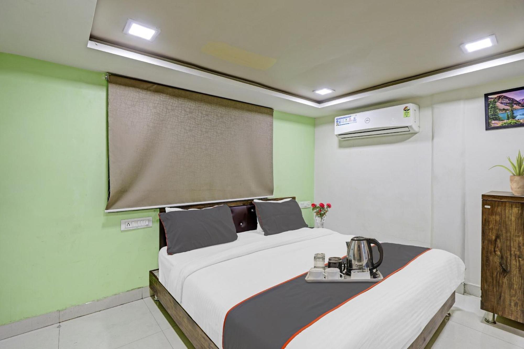 Hotel O Royal Ahmedabad Exterior photo