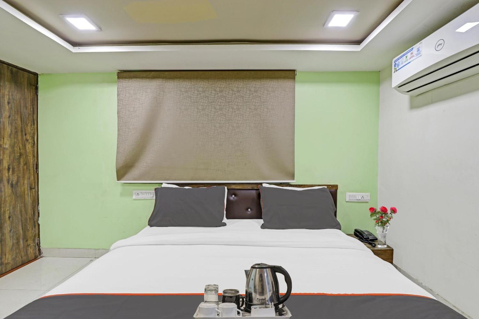 Hotel O Royal Ahmedabad Exterior photo